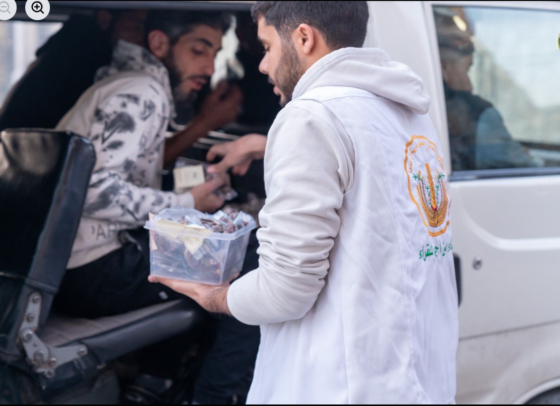 تواصل جمعية إنعاش الفقير الخيرية مبادرة إفطار صائم على الطريق